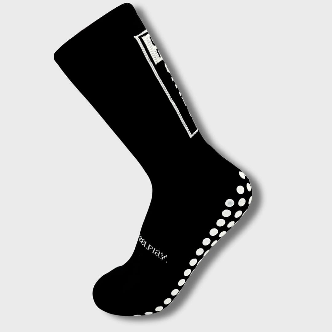 BeStable Gripsocks, rutschfeste Performance-Socken für Fußball und andere Sportarten, entwickelt für optimalen Halt und Stabilität auf dem Spielfeld. Hergestellt aus atmungsaktiven und hochwertigen Materialien für maximalen Komfort und perfekte Passform. Die Anti-Rutsch-Technologie sorgt für sicheren Stand und verbessert die Bewegungsperformance. Ideal für Kinder und Erwachsene, geeignet für Training und Wettkämpfe. Die BeStable Gripsocks sind langlebig, stylish und in verschiedenen Farben erhältlich