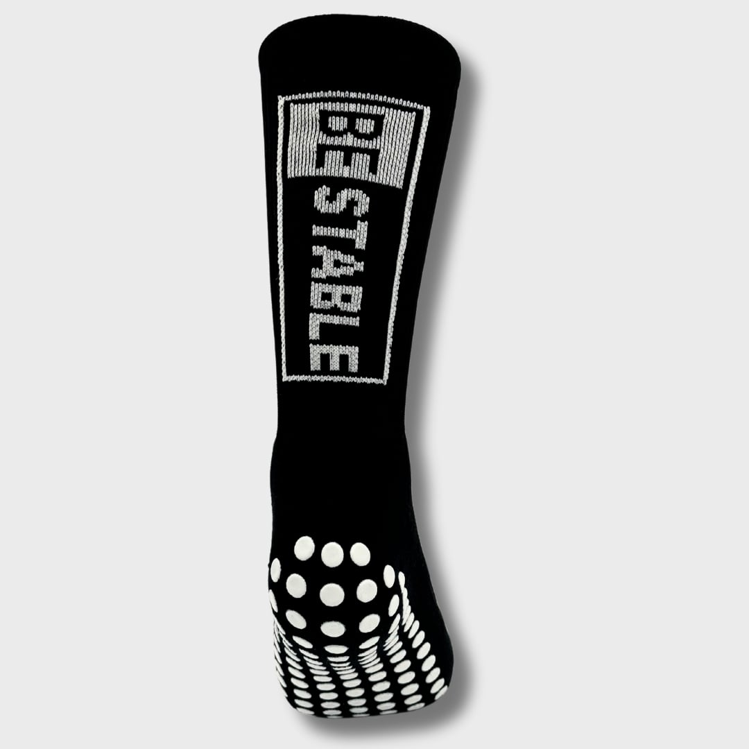 BeStable Gripsocks, rutschfeste Performance-Socken für Fußball und andere Sportarten, entwickelt für optimalen Halt und Stabilität auf dem Spielfeld. Hergestellt aus atmungsaktiven und hochwertigen Materialien für maximalen Komfort und perfekte Passform. Die Anti-Rutsch-Technologie sorgt für sicheren Stand und verbessert die Bewegungsperformance. Ideal für Kinder und Erwachsene, geeignet für Training und Wettkämpfe. Die BeStable Gripsocks sind langlebig, stylish und in verschiedenen Farben erhältlich