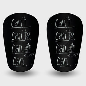 BeStable Mini-Schienbeinschoner 'Can't Can', kompakte und leichte Schienbeinschoner mit modernem Design, ideal für Fußballspieler, die optimalen Schutz und Komfort suchen. Stilvolles und strapazierfähiges Modell, das speziell für leistungsorientierte Sportler entwickelt wurde. Perfekte Passform für Kinder und Erwachsene, hergestellt aus hochwertigen Materialien für Langlebigkeit und Robustheit. Die BeStable Mini-Schienbeinschoner kombinieren Funktionalität und Ästhetik, perfekt für Training und Spiele, erhä